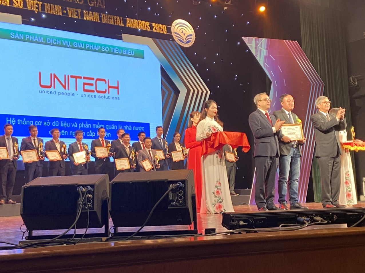 Unitech nhận giải thưởng Chuyển đổi số Việt Nam 2020 – Unitech – Công ...